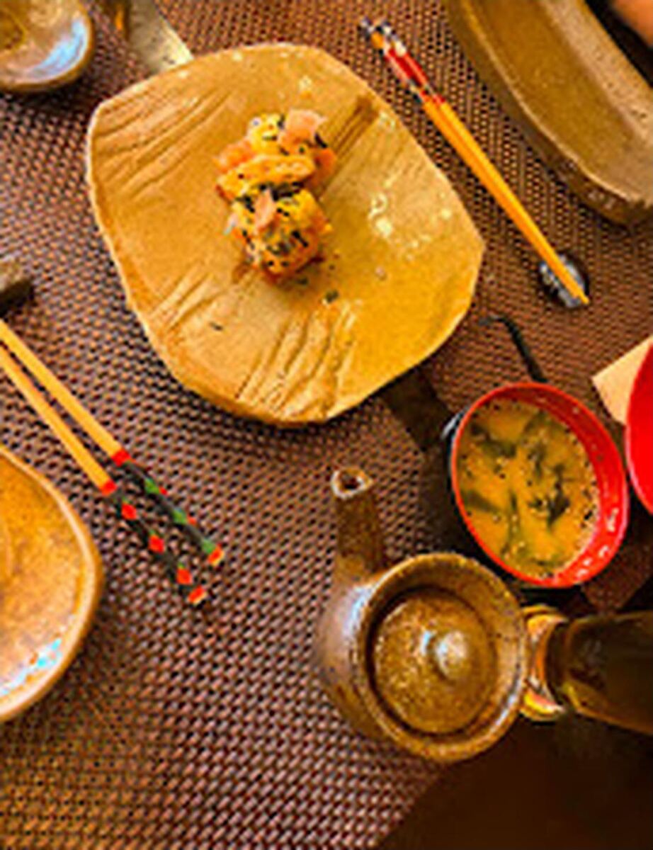 Prato quente com sopa miso